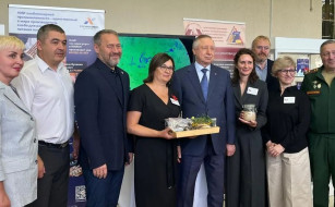 Губернатору Санкт-Петербурга презентовали «космический хлеб», изготовленный в НИИ хлебопекарной промышленности